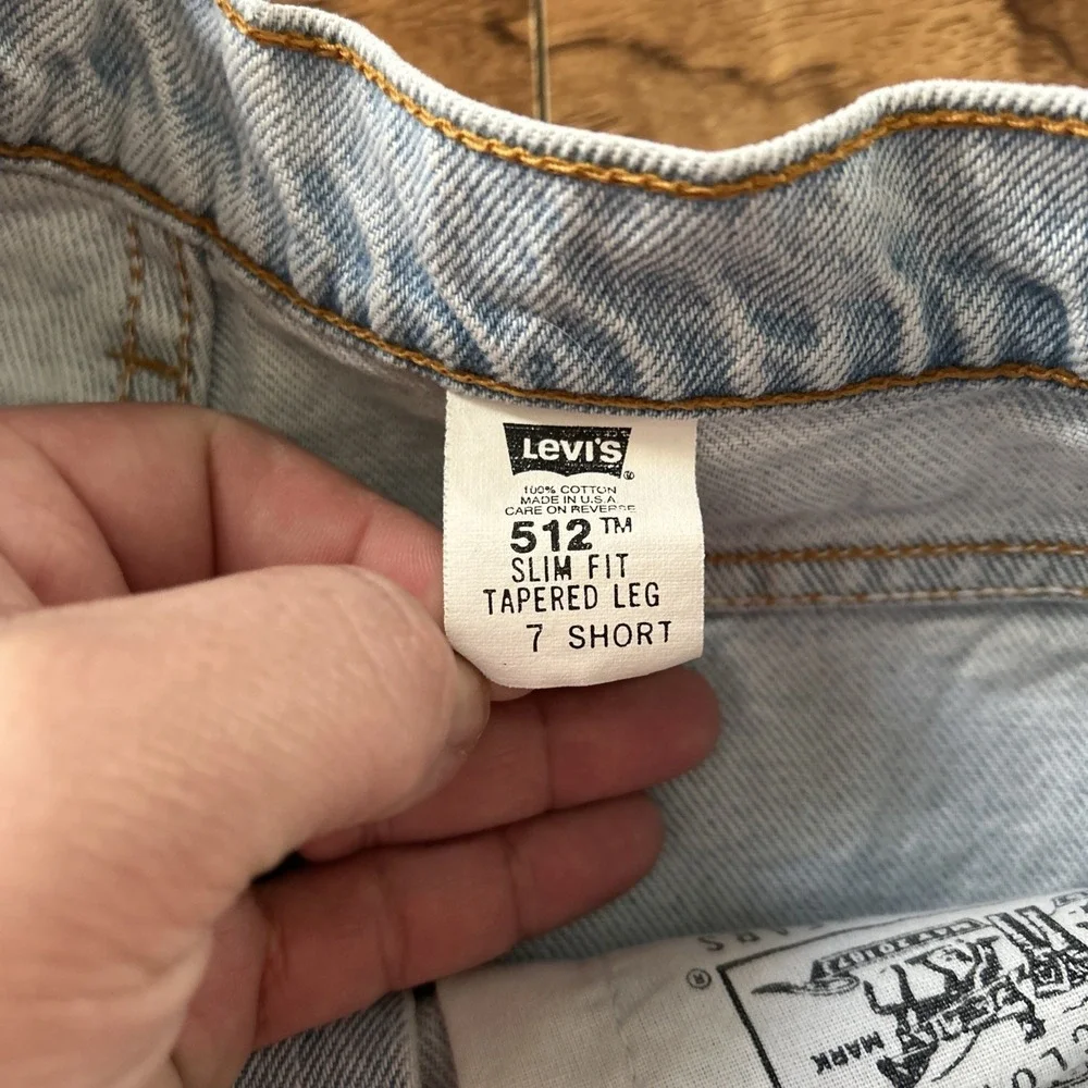 Vintage Levi's Jeans Women's 7S Slim Fit Tapered Leg Light Wash 90s USA Bat Wing